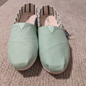 Toms Slip-ons Shoes, 7.5, NWT
